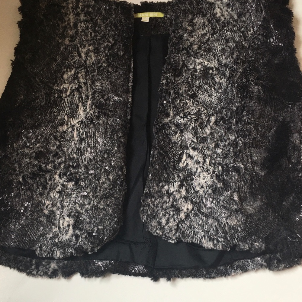 Faux black and gray fur vest with added sparkle😍 - Picture 1 of 8